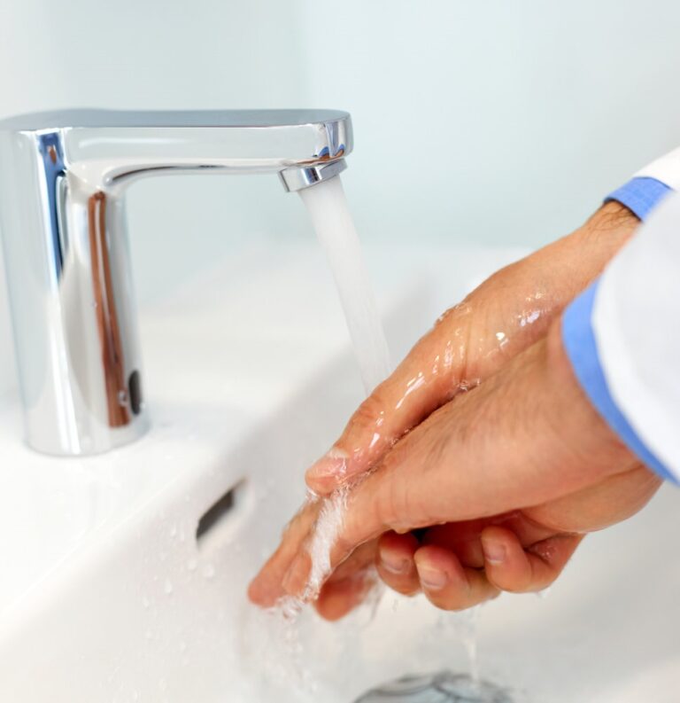 کدام شیرآلات برای محیط بیمارستان مناسب است؟