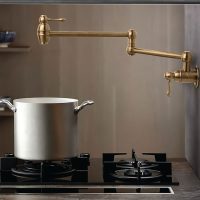 شیر قابلمه‌ پرکن (Pot Filler) چیست و چرا باید یکی در آشپزخانه‌تان داشته باشید؟