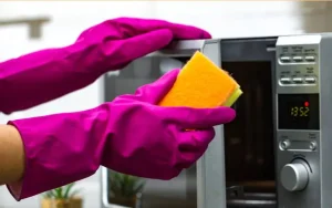 نکات نگهداری و تمیز کردن مایکروویو برای افزایش طول عمر آن